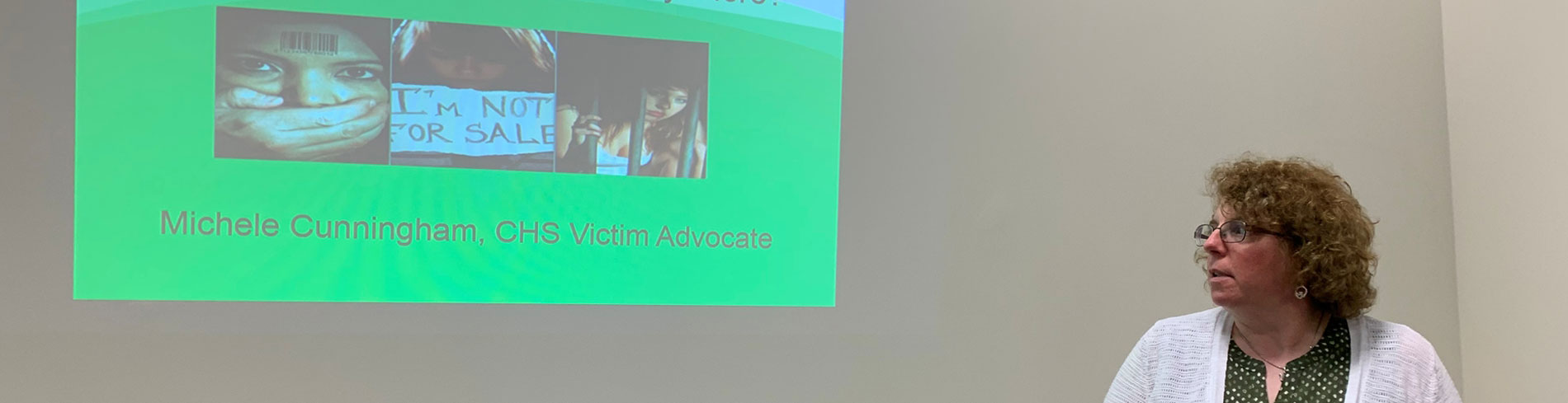 A Chicago Hearing Society employee presenting on being a victim advocate.